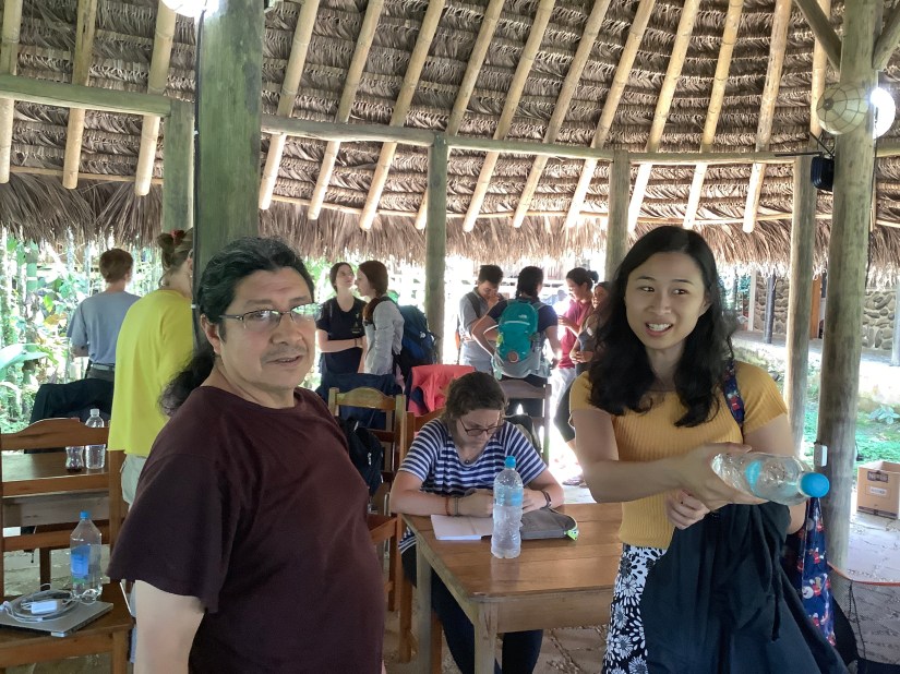 2019年學員下課與老師討論克丘亞語